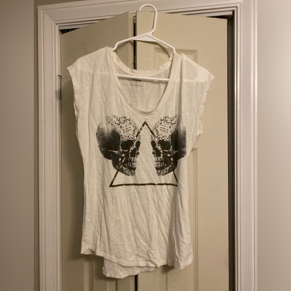 Express White Skull Graphic Tee